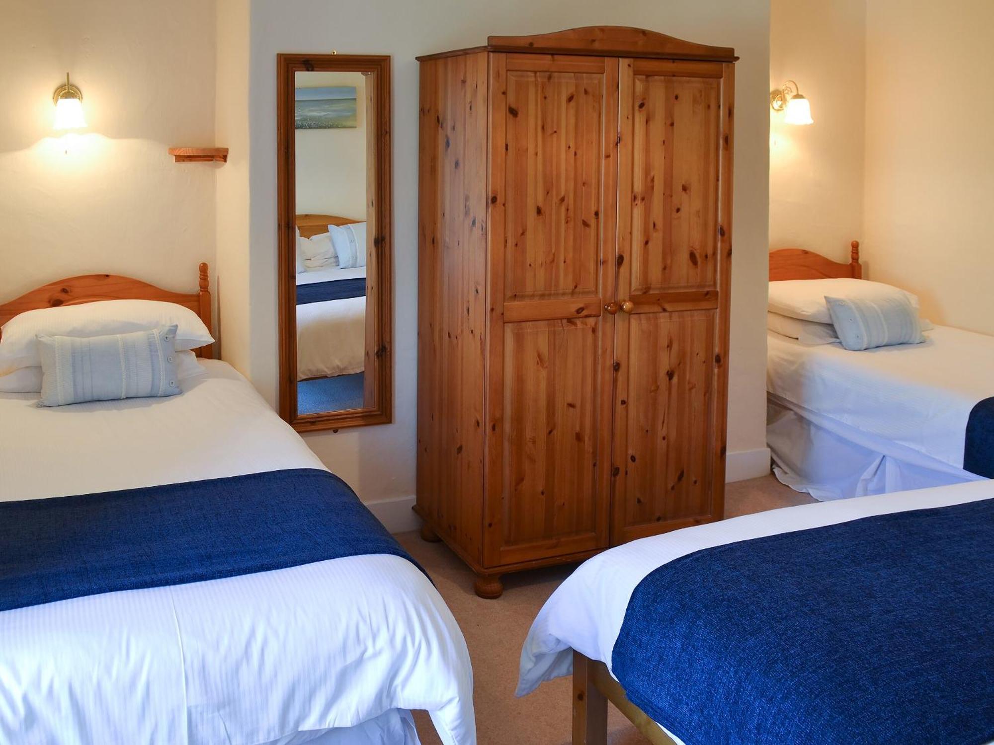 Meadow Cottage - 26912 Saint Issey Bagian luar foto