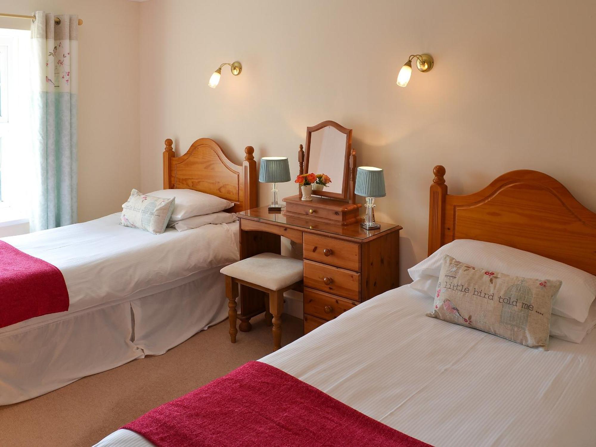 Meadow Cottage - 26912 Saint Issey Bagian luar foto